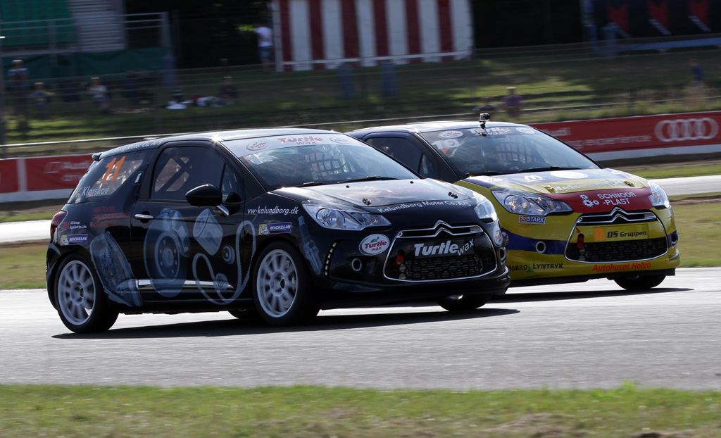 Rasmus Klarskov snupper føringen fra Jacob Mathiassen.
(Foto: Motorsporten.dk)